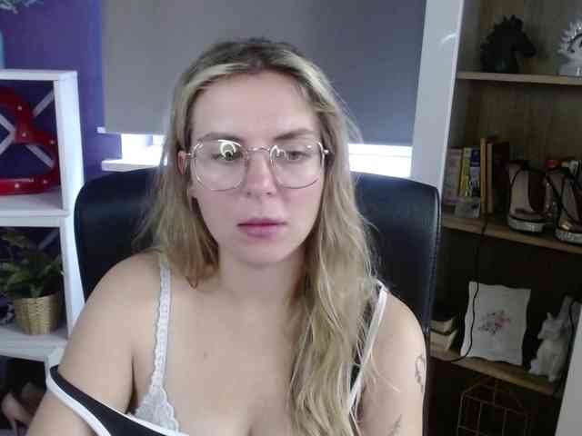 Soft-Zoey webcam