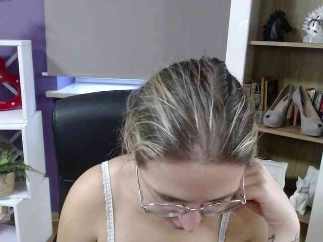 Soft-Zoey webcam