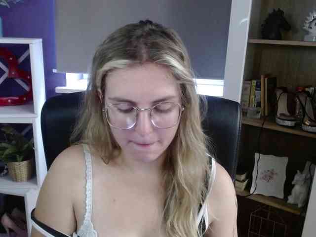 Soft-Zoey webcam