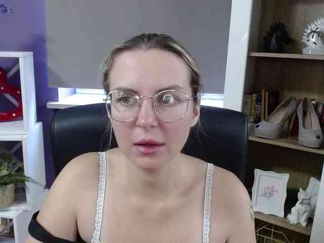 Soft-Zoey webcam