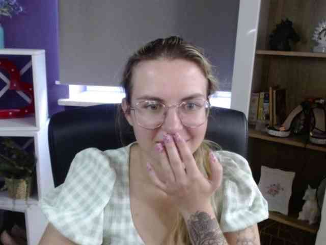 Soft-Zoey webcam