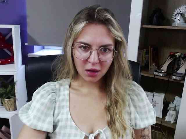 Soft-Zoey webcam