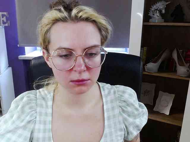 Soft-Zoey webcam
