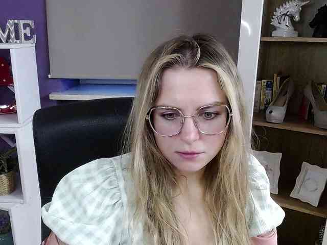 Soft-Zoey webcam