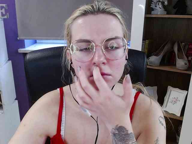Soft-Zoey webcam