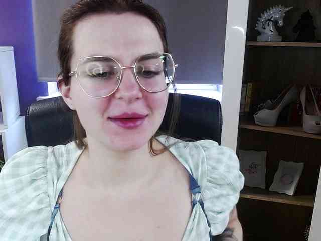 Soft-Zoey webcam