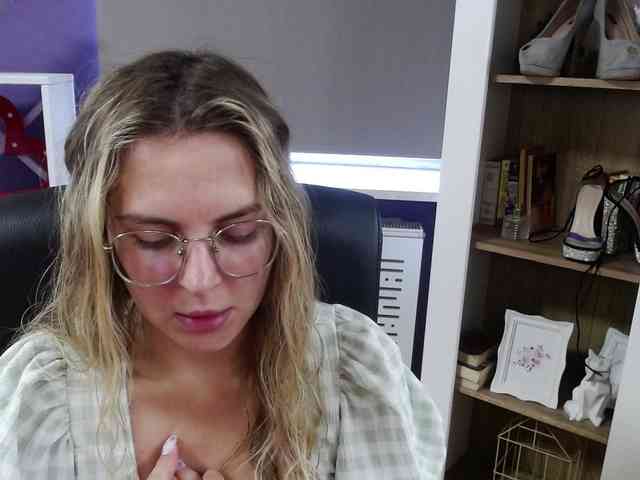 Soft-Zoey webcam