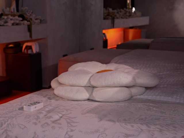 AlexisGrays's BongaCams show and profile