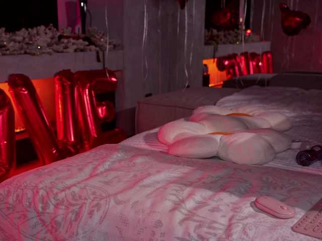 AlexisGrays — Hi im Alexis) My goal @remain is anal show) Pm 99 tokens) Pvt with extra 1002 tokens)