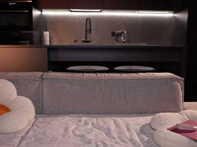 Admire sweet camslut AlexisGrays AlexisGrays from BongaCams