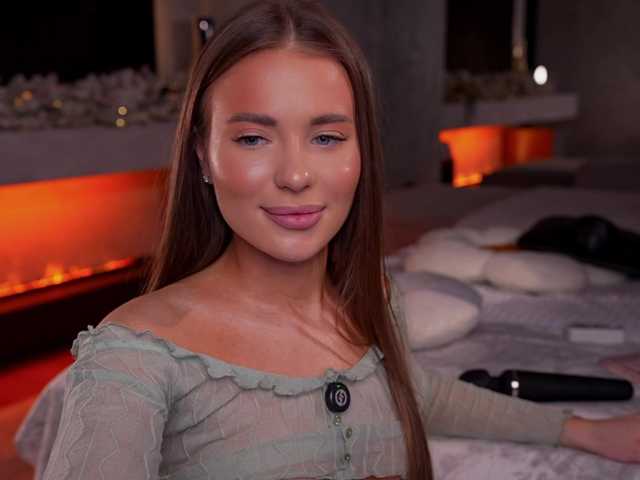 AlexisGrays's BongaCams show and profile