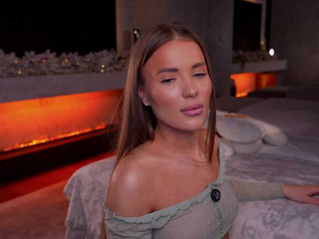 AlexisGrays's BongaCams show and profile