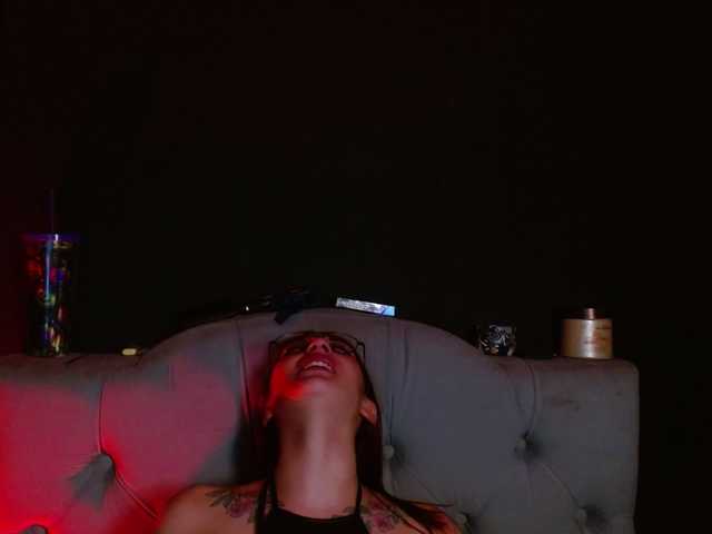 Red-moonn's BongaCams show and profile