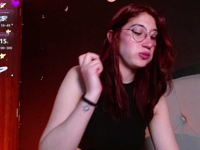 Red-moonn live cam profile