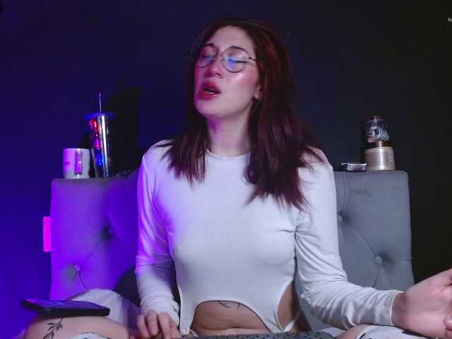 Red-moonn's BongaCams show and profile