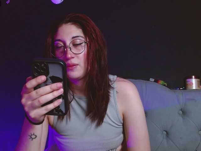 Red-moonn's BongaCams show and profile