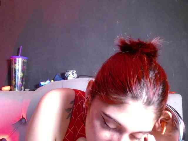 Red-moonn webcam