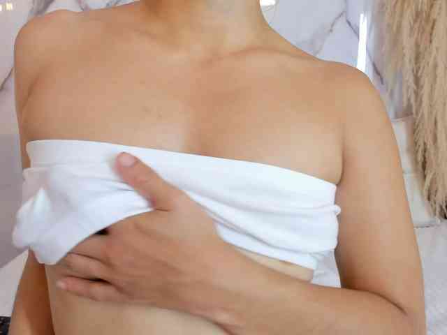 hannahill69 Live Webcam on BongaCams