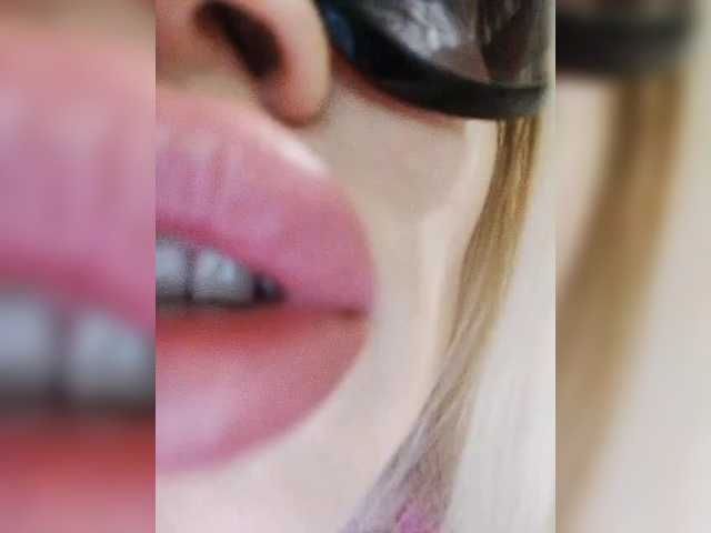 ElenCarr's BongaCams show and profile