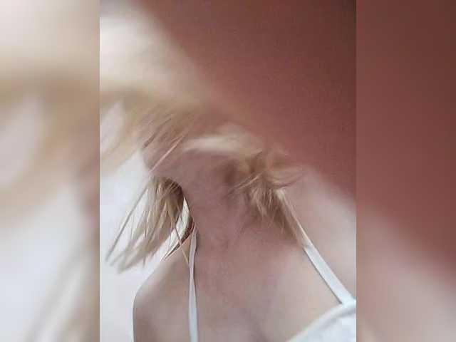 ElenCarr's BongaCams show and profile