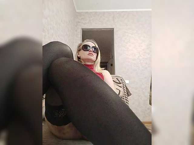 ElenCarr's BongaCams show and profile