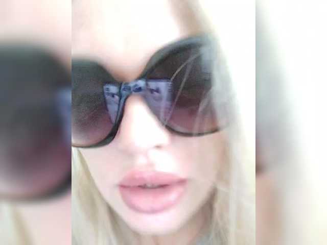 ElenCarr's BongaCams show and profile