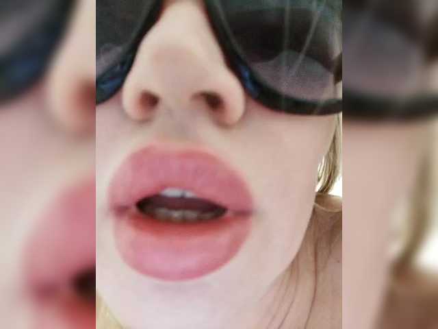 ElenCarr's BongaCams show and profile