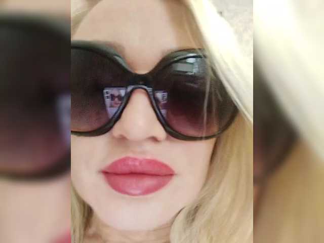 ElenCarr's BongaCams show and profile