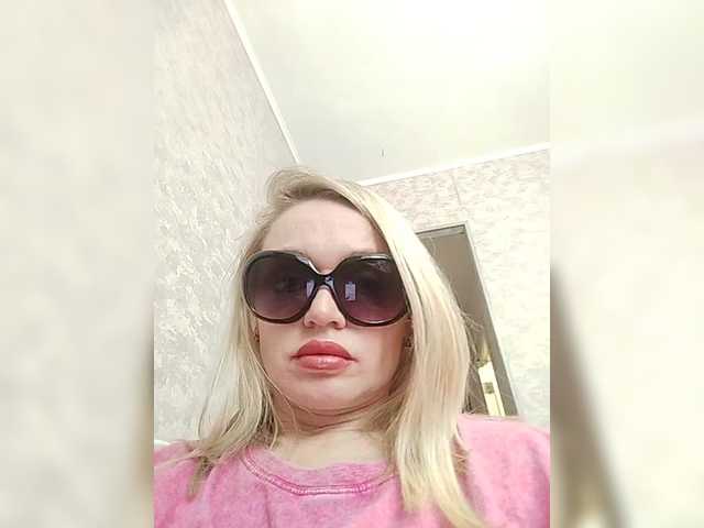 ElenCarr's BongaCams show and profile