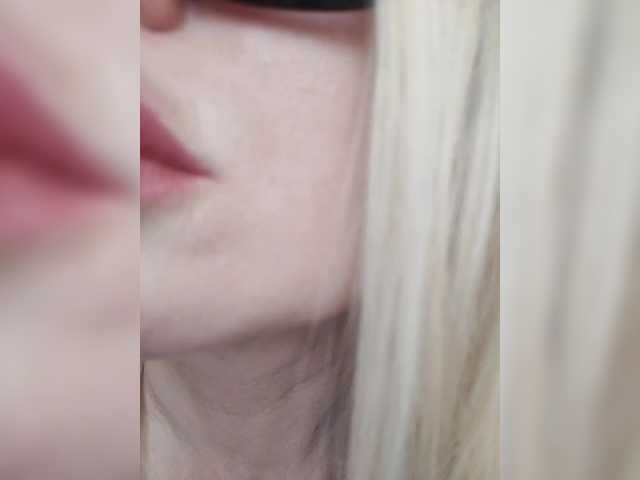 ElenCarr's BongaCams show and profile