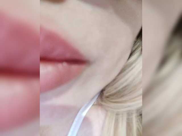 ElenCarr's BongaCams show and profile