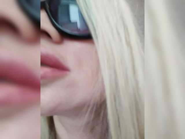 ElenCarr's BongaCams show and profile