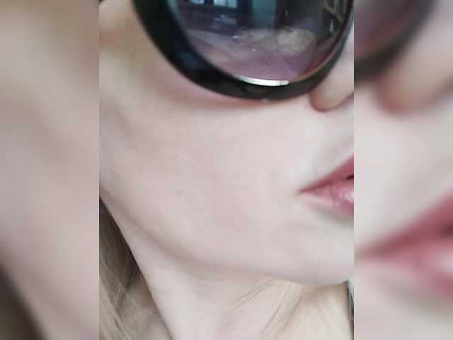 ElenCarr's BongaCams show and profile