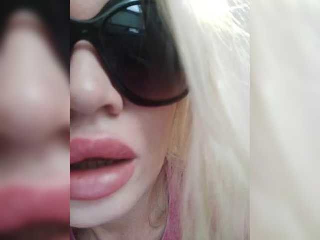 ElenCarr's BongaCams show and profile