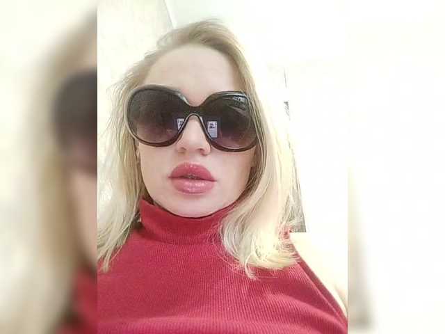 ElenCarr's BongaCams show and profile