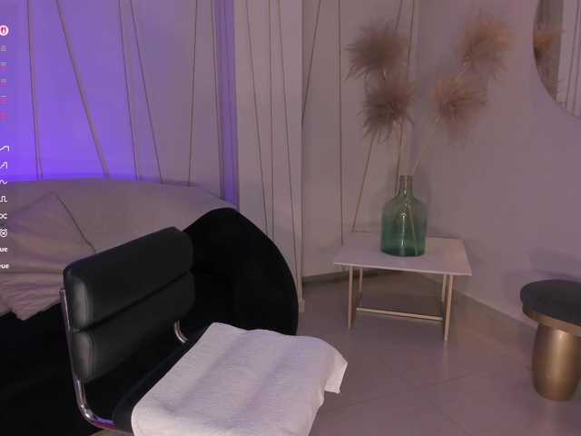 LizzHamilton preview