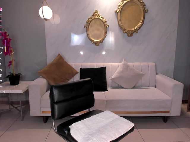  LizzHamilton chat room