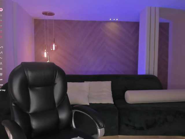 LizzHamilton's BongaCams show and profile