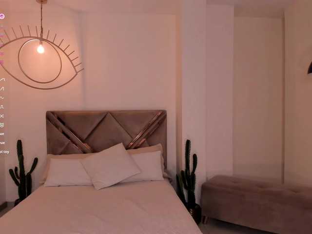 le modèle LizzHamilton est en webcam porno dans un show sur le site bongacams, il possède les tags suivants: Latino/Hispanic,Brunette,Shaved