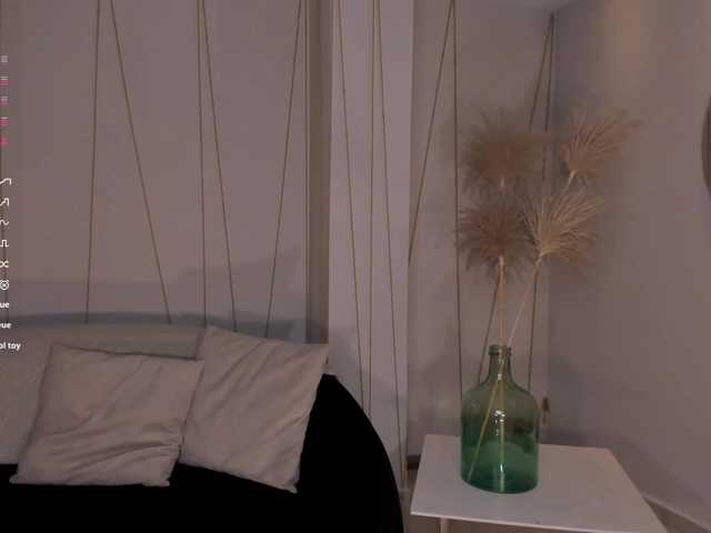 LizzHamilton's BongaCams show and profile