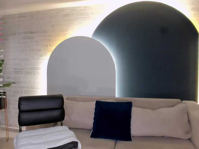 LizzHamilton's BongaCams show and profile