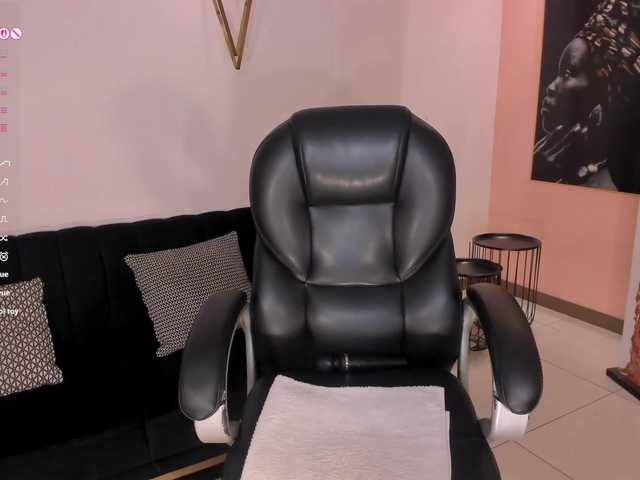 LizzHamilton's BongaCams show and profile