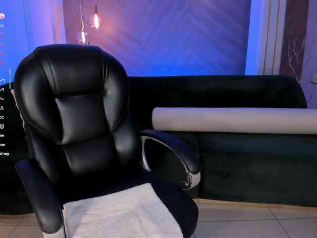 LizzHamilton webcam