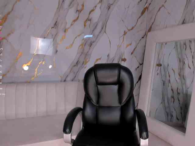 LizzHamilton webcam