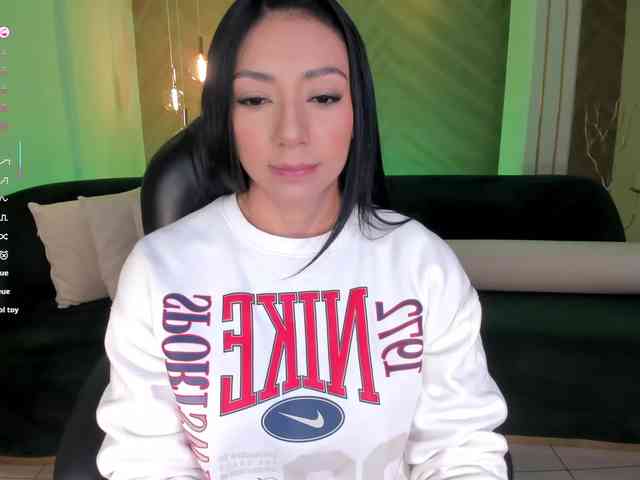 LizzHamilton webcam