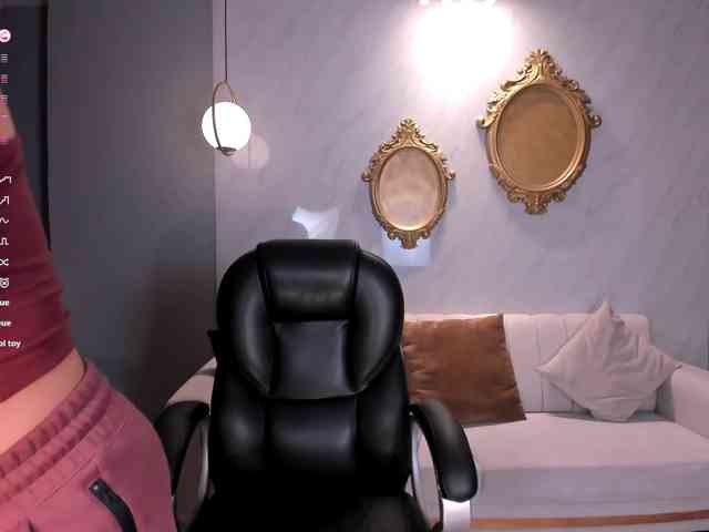 LizzHamilton webcam