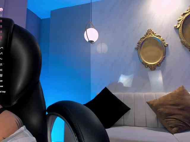 LizzHamilton webcam