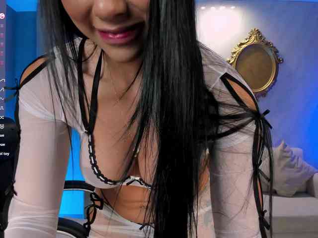 LizzHamilton webcam