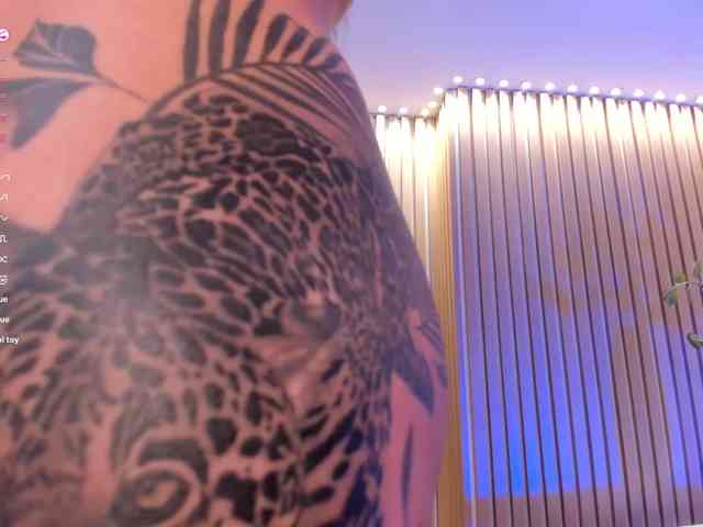 LizzHamilton webcam
