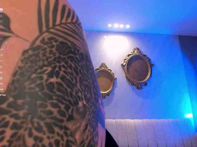 LizzHamilton webcam